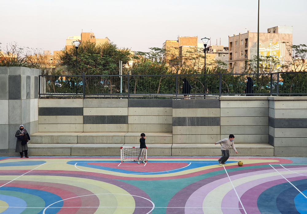 Biryanak Metro Plaza / Ashrafi & Zad