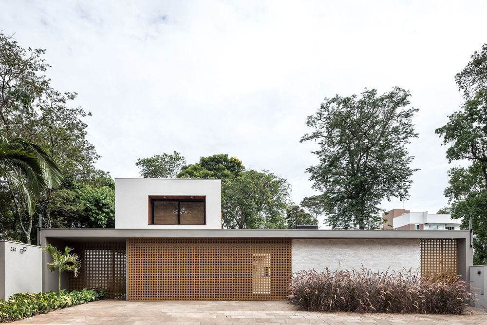 巴西 Toledo 现代别墅 Casa BTT | 木构与自然共生