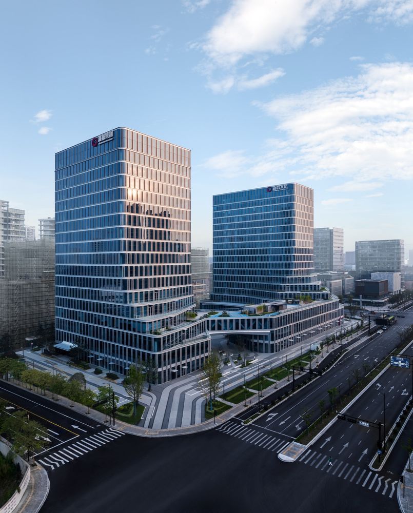 浙报数字文化产业园 | 绿意盎然的山谷式建筑