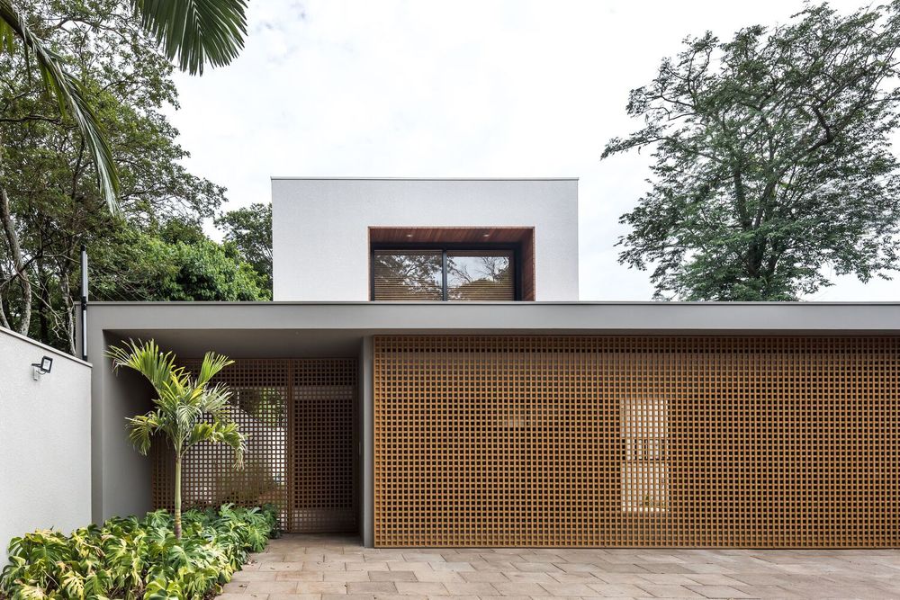 巴西 Toledo 现代别墅 Casa BTT | 木构与自然共生