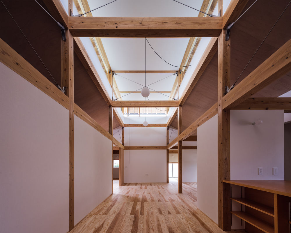 House in Matsubase | 废墟中的私密光庭