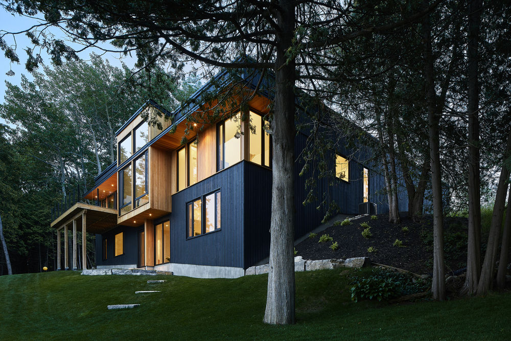 Sturgeon Lake House——嵌入山体的别墅设计