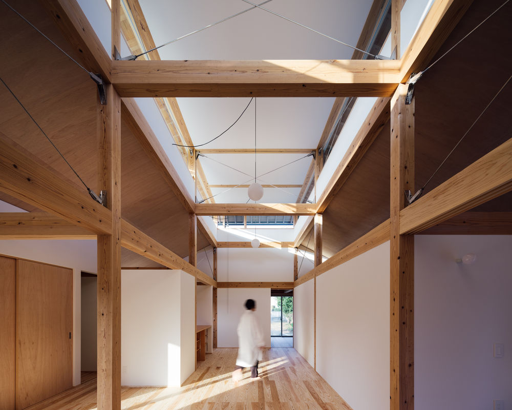 House in Matsubase | 废墟中的私密光庭