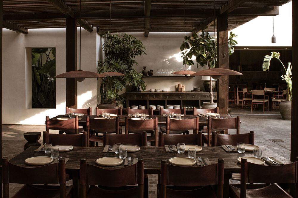 希腊 Mykonos 岛的 Noema Bar and Restaurant | 简约、自然与欢乐的现代希腊餐厅
