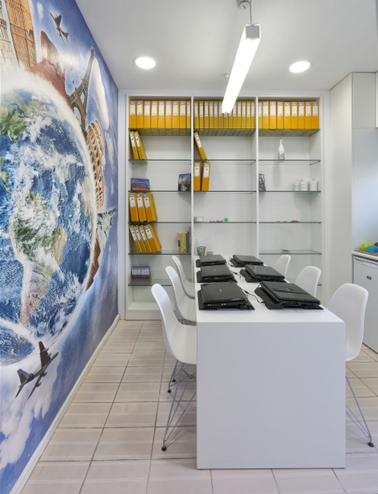 Lefteris Tsikandilakis丨大学丨Knowledge and Wisdom, the first interactive digital institute in Greece.