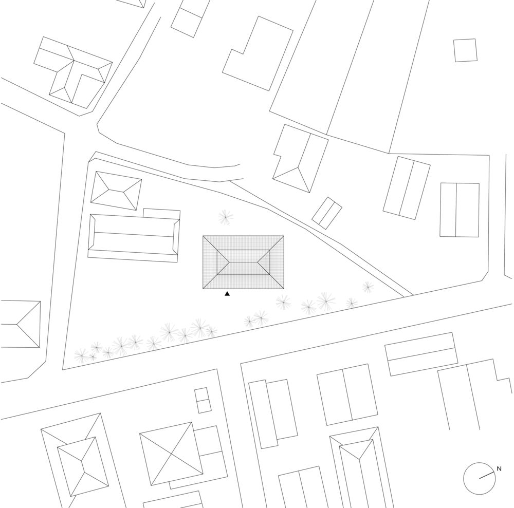 House in Matsubase | 废墟中的私密光庭