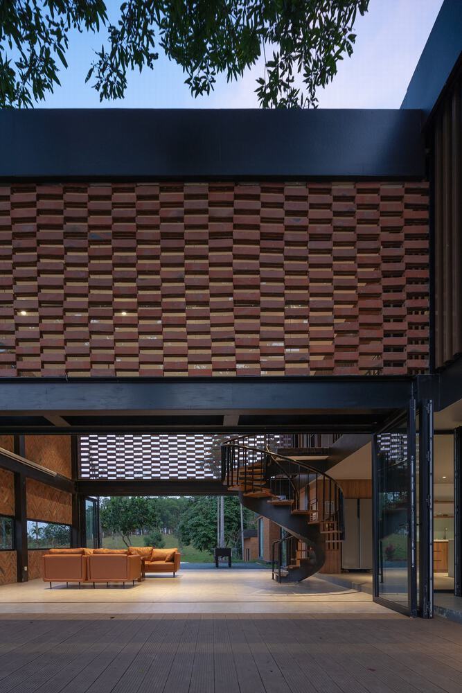 Quinn Hill 营地 | 和谐自然的乡村改建