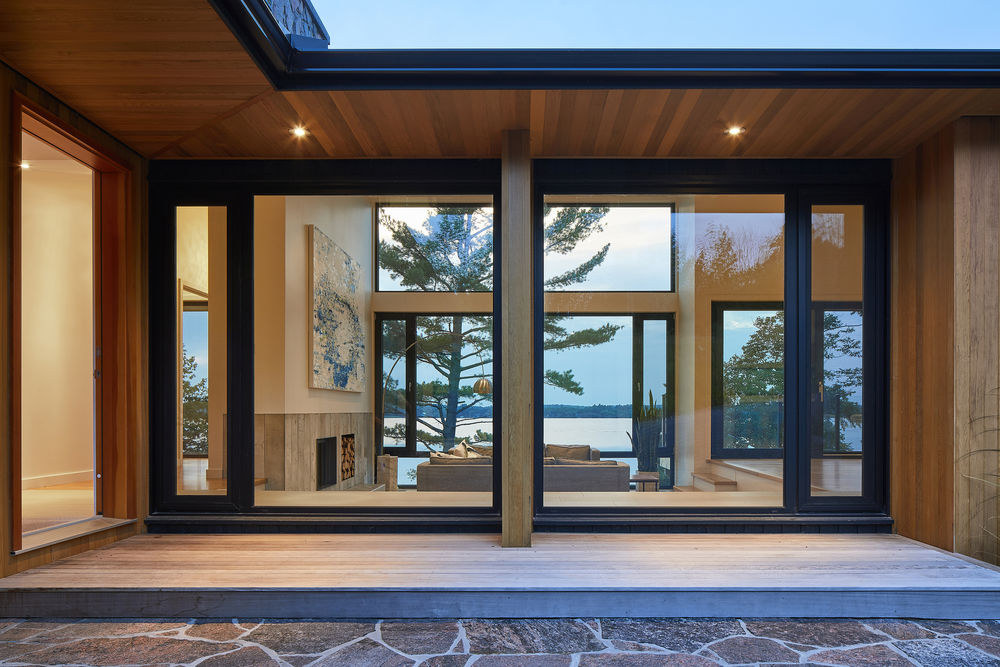 Sturgeon Lake House——嵌入山体的别墅设计