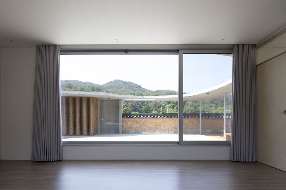 融入自然的韩国传统建筑丨Onhye-ri Jung Youngja House