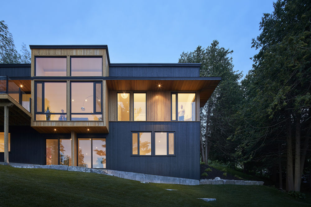 Sturgeon Lake House——嵌入山体的别墅设计