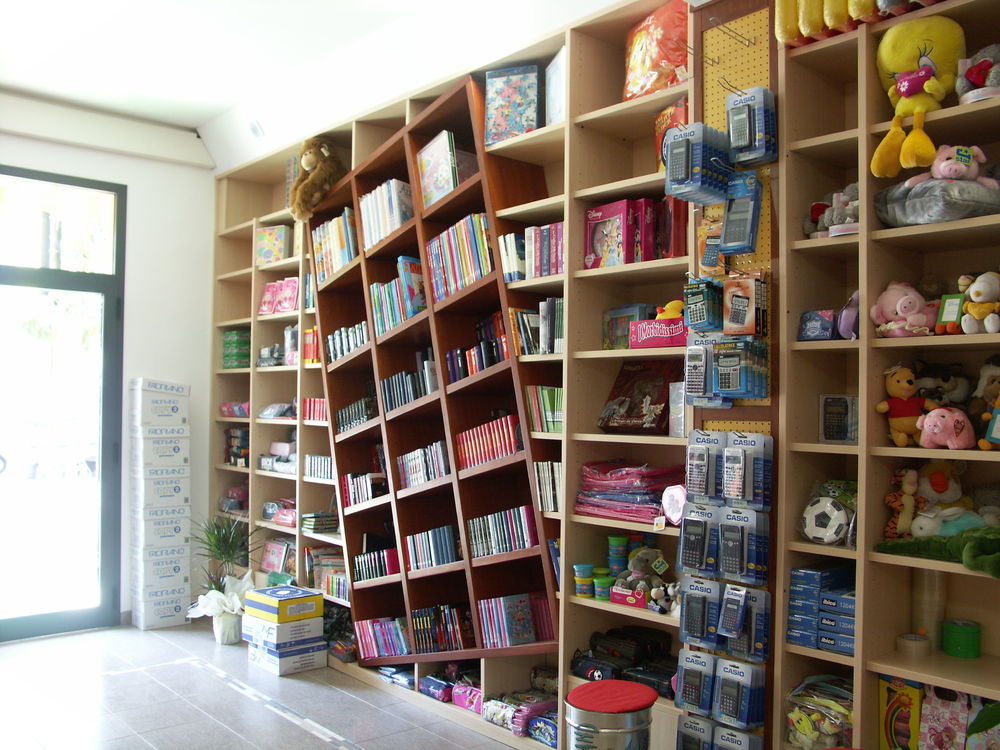 2008 年完成的 Minnella 书店室内设计