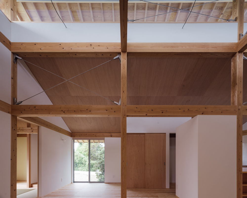 House in Matsubase | 废墟中的私密光庭
