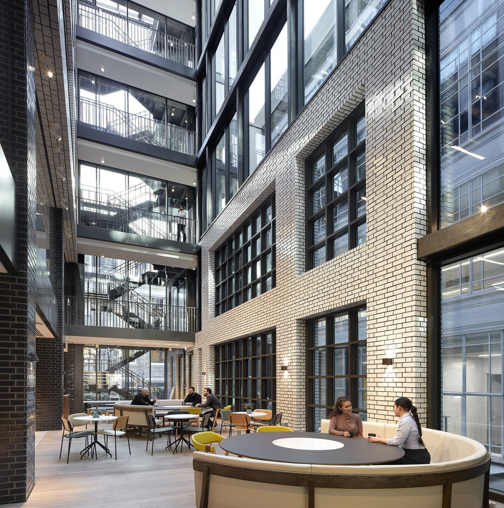 MoreySmith 翻新伦敦 CBRE 总部 | 现代工作场所的设计典范