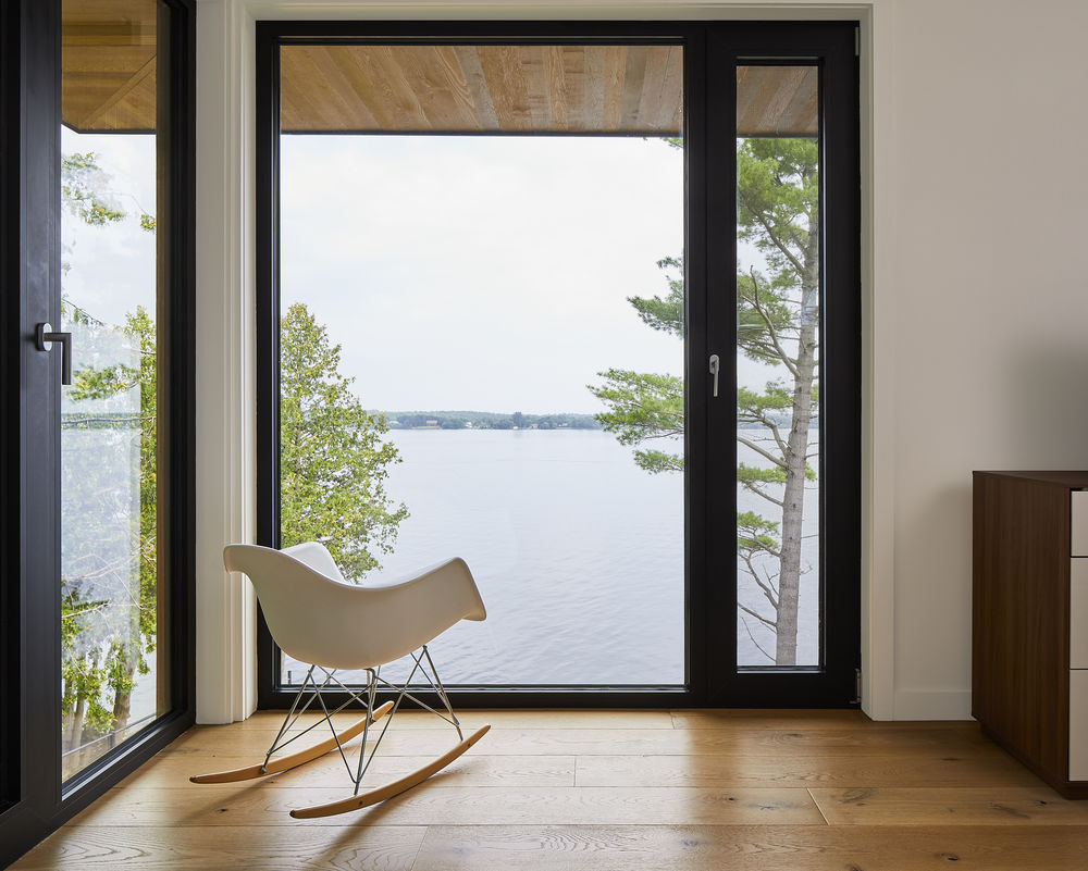 Sturgeon Lake House——嵌入山体的别墅设计