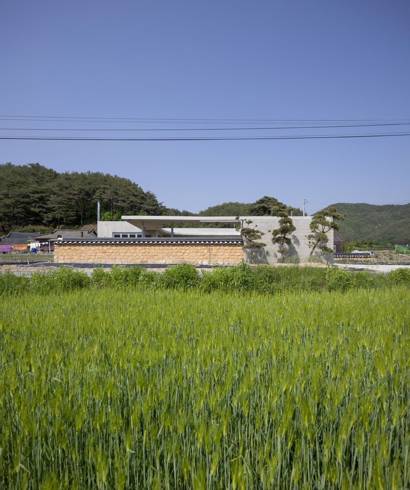 融入自然的韩国传统建筑丨Onhye-ri Jung Youngja House