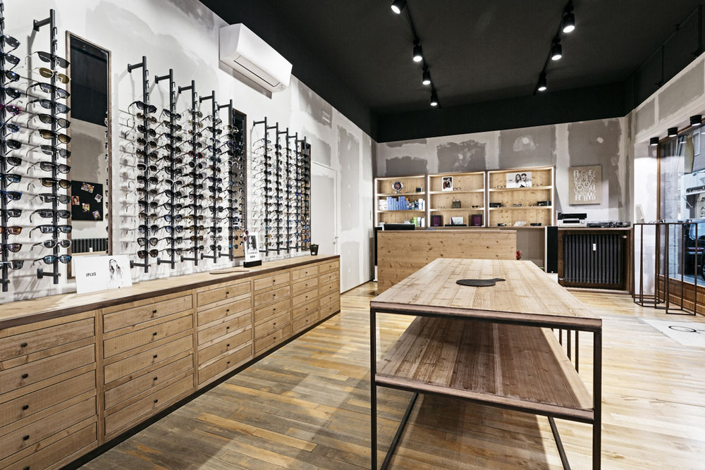 2017 年完成的 Ottica Q-Q 展示厅室内设计