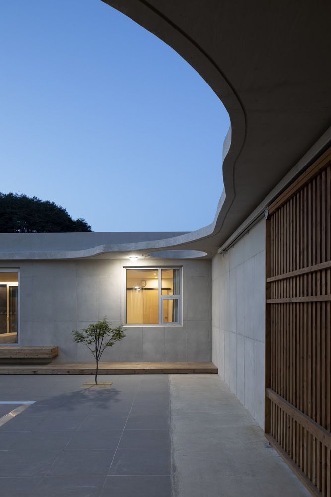 融入自然的韩国传统建筑丨Onhye-ri Jung Youngja House