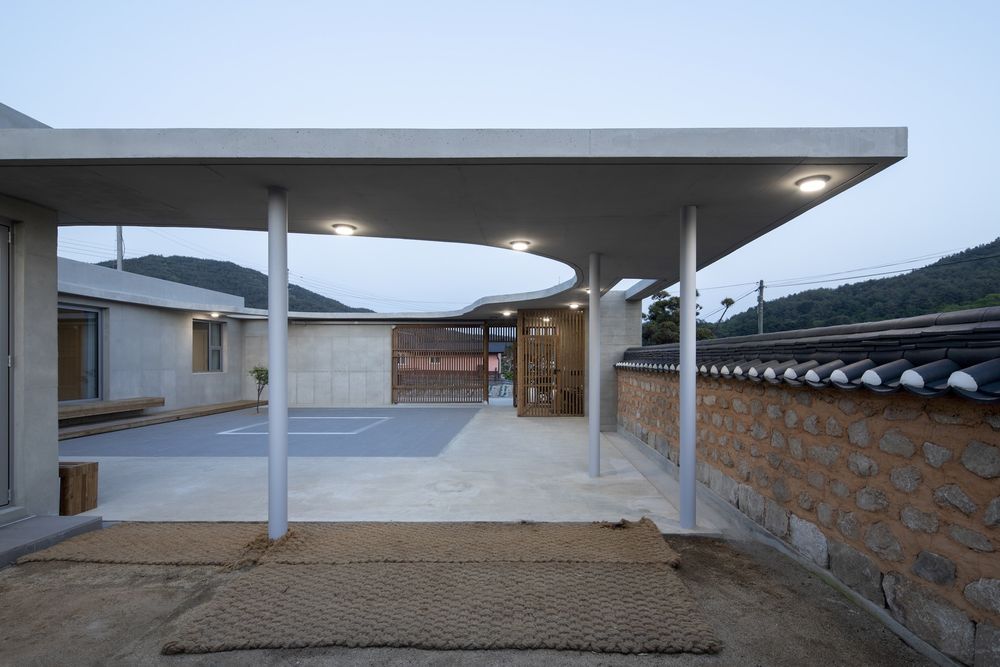 融入自然的韩国传统建筑丨Onhye-ri Jung Youngja House