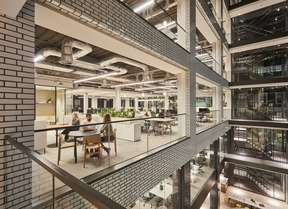 MoreySmith 翻新伦敦 CBRE 总部 | 现代工作场所的设计典范