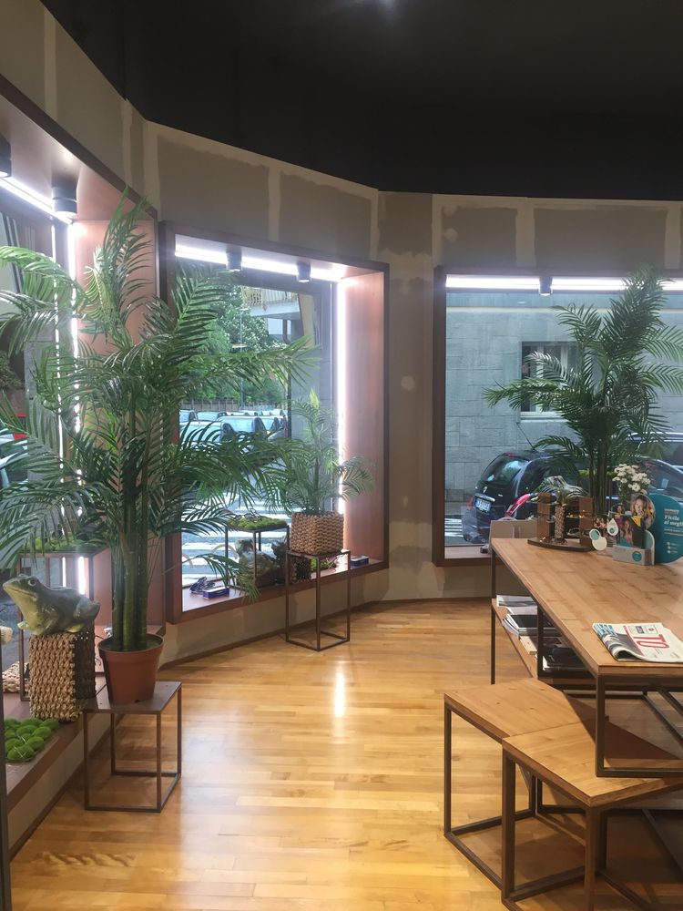 2017 年完成的 Ottica Q-Q 展示厅室内设计