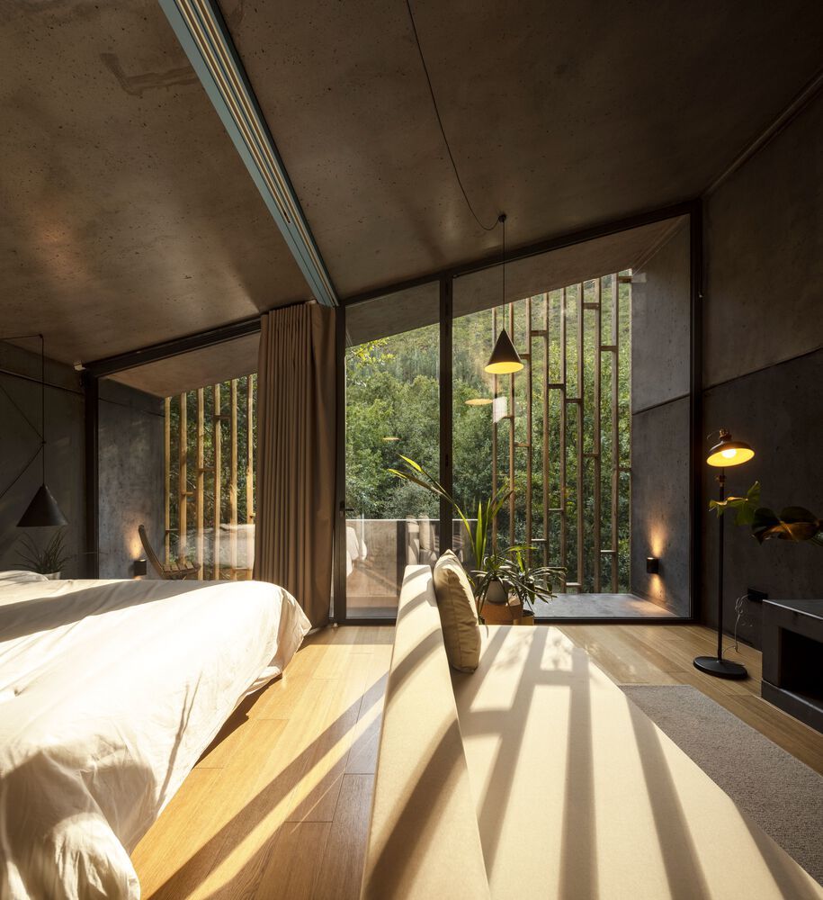 葡萄牙 Alvarenga 森林中的模块化小屋群