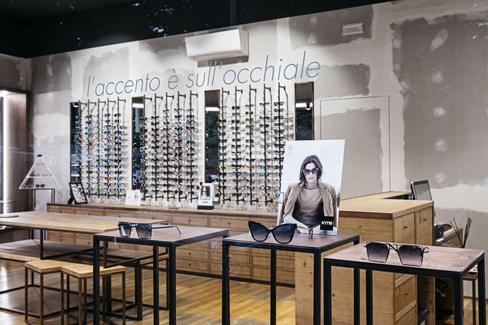 2017 年完成的 Ottica Q-Q 展示厅室内设计