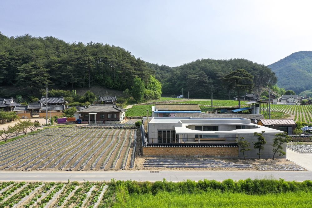 融入自然的韩国传统建筑丨Onhye-ri Jung Youngja House
