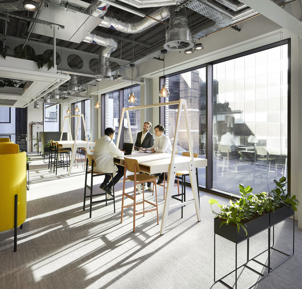 MoreySmith 翻新伦敦 CBRE 总部 | 现代工作场所的设计典范