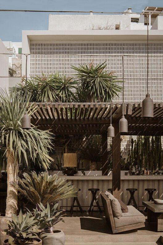 希腊 Mykonos 岛的 Noema Bar and Restaurant | 简约、自然与欢乐的现代希腊餐厅