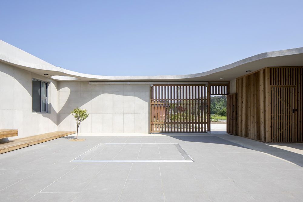 融入自然的韩国传统建筑丨Onhye-ri Jung Youngja House