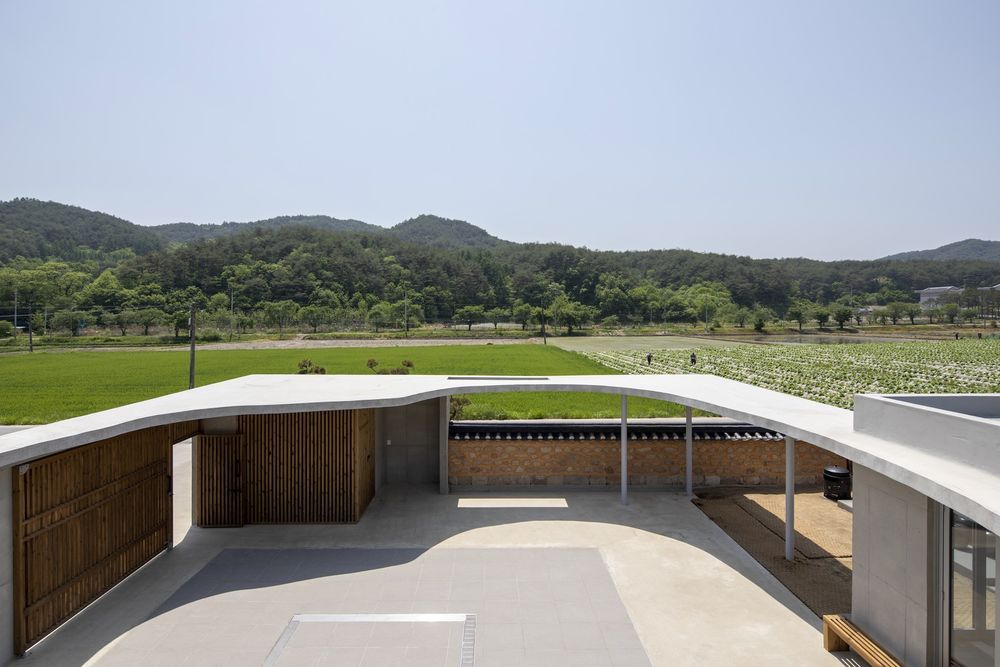 融入自然的韩国传统建筑丨Onhye-ri Jung Youngja House