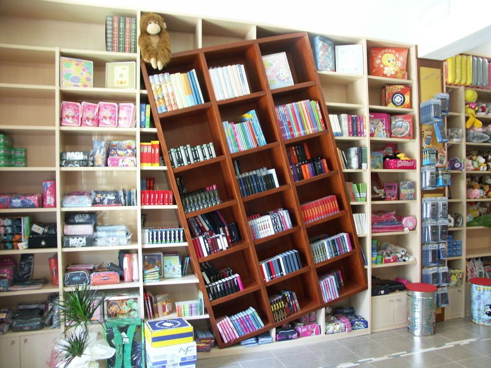 2008 年完成的 Minnella 书店室内设计