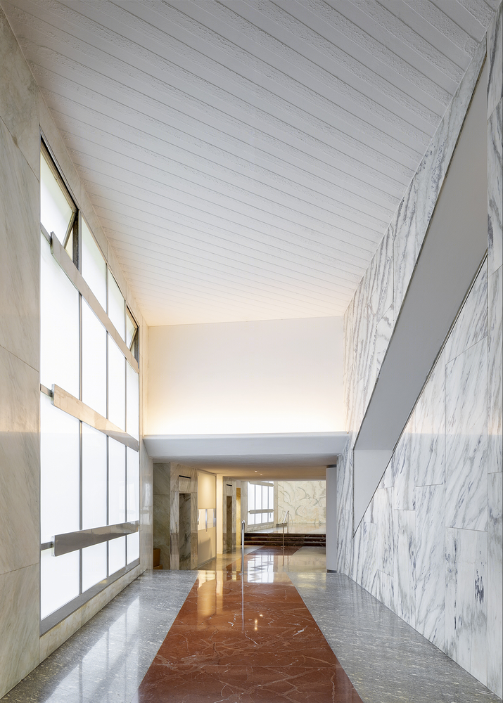 SAN BABILA MILAN ANTONIO CITTERIO DESIGN