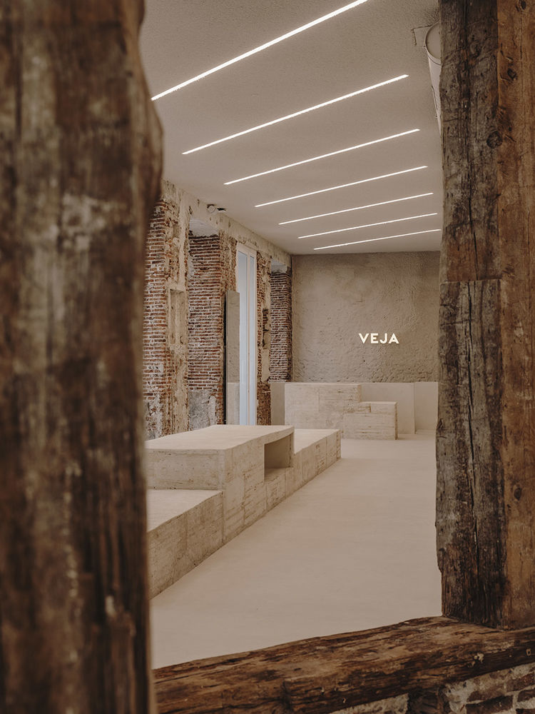 Veja鞋店，马德里 / Plantea Estudio