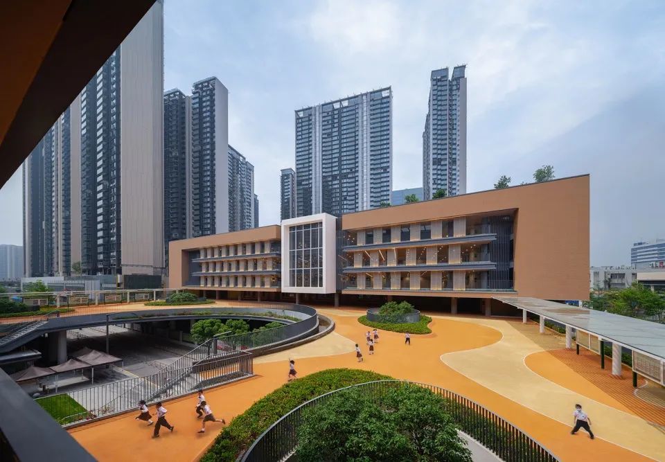 温暖的校园点亮城市 | 连廊到底是“实用主义”还是“形式主义”