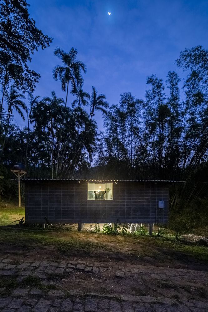 Casa Coriscão | 低成本舒适之家的设计魅力