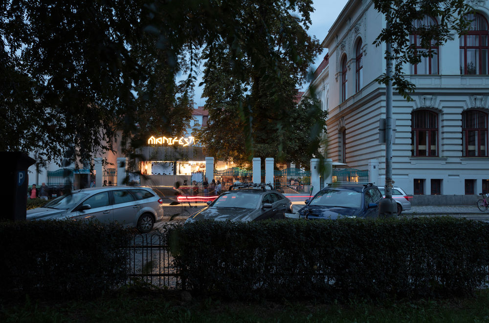 绿意盎然的模块化市场 | Manifesto Smichov