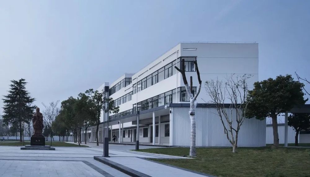 温暖的校园点亮城市 | 连廊到底是“实用主义”还是“形式主义”