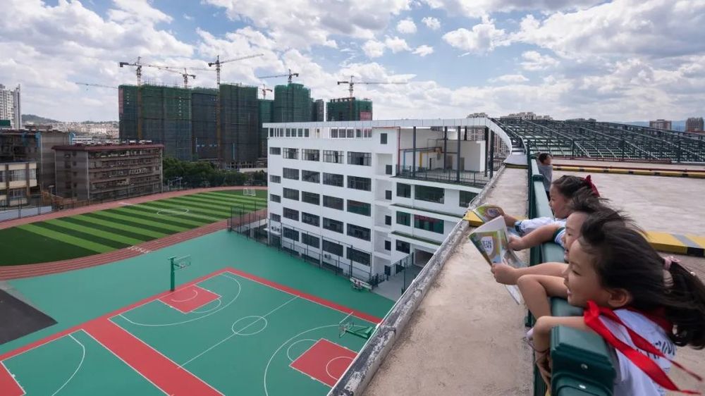 温暖的校园点亮城市 | 连廊到底是“实用主义”还是“形式主义”