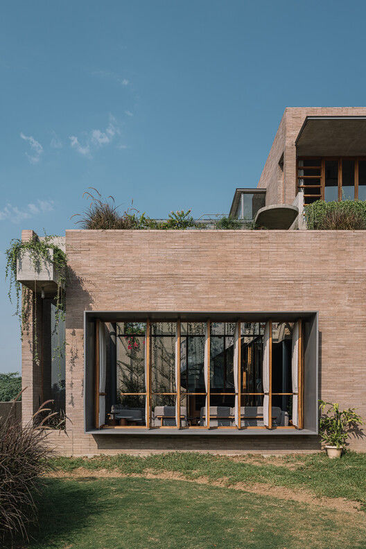 印度 Surat 别墅 Jungalow House 2 | 自然共生，可持续设计典范