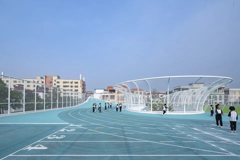 温暖的校园点亮城市 | 连廊到底是“实用主义”还是“形式主义”
