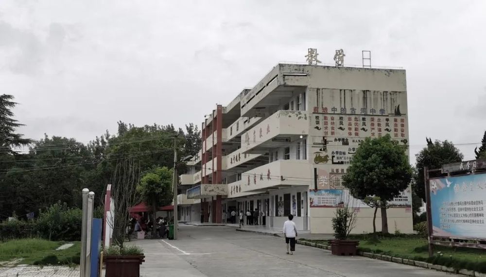 温暖的校园点亮城市 | 连廊到底是“实用主义”还是“形式主义”