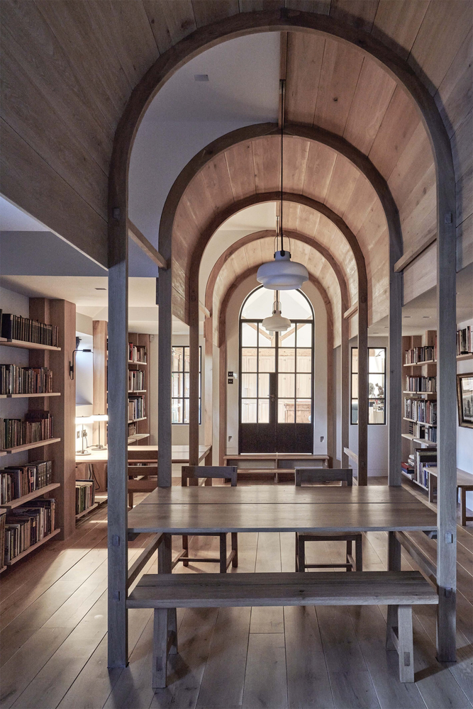 Crawshaw Architects 打造乡村图书馆，从牛棚到知识的华丽蜕变