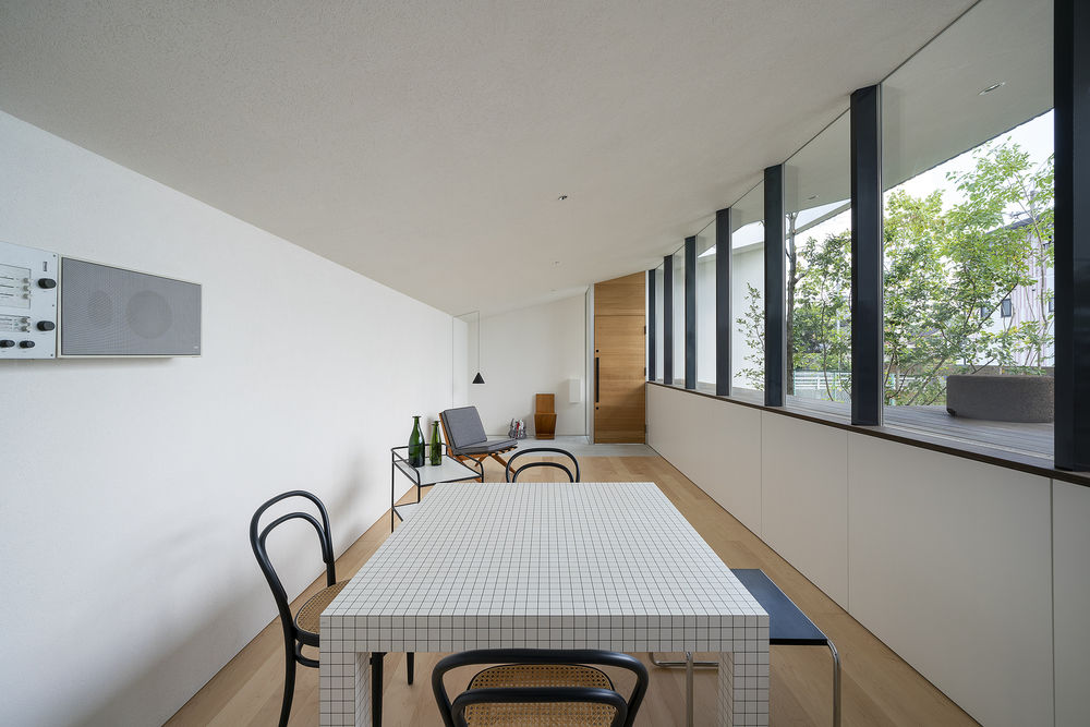 川端河岸的家具展示空间——日本大阪 Kawachinagano 别墅设计