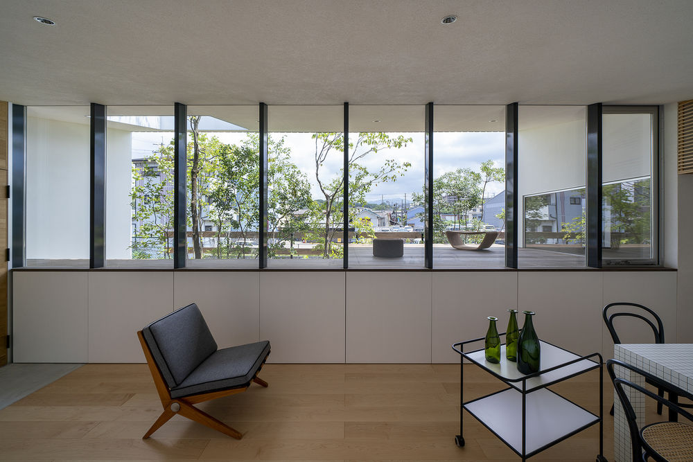 川端河岸的家具展示空间——日本大阪 Kawachinagano 别墅设计