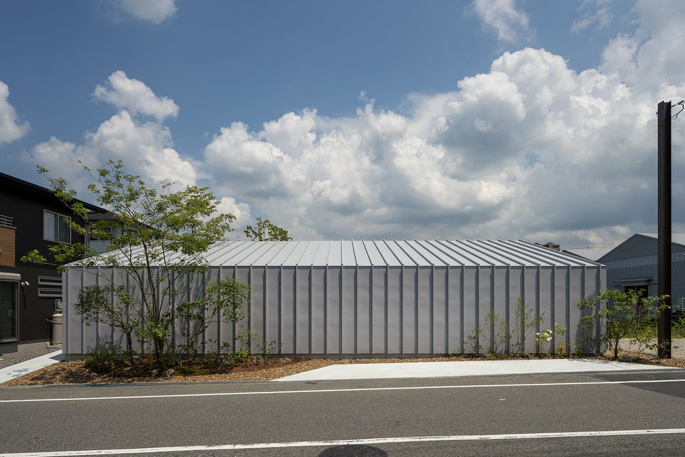 川端河岸的家具展示空间——日本大阪 Kawachinagano 别墅设计