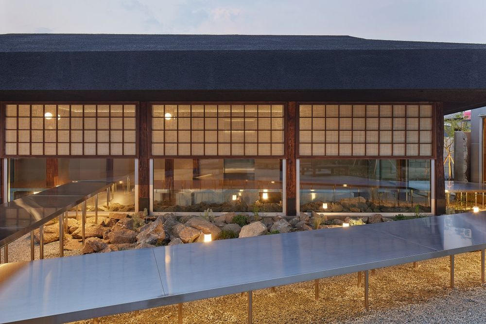 锈迹斑斑的“空屋”重生，Jumak餐厅设计诠释新旧共生