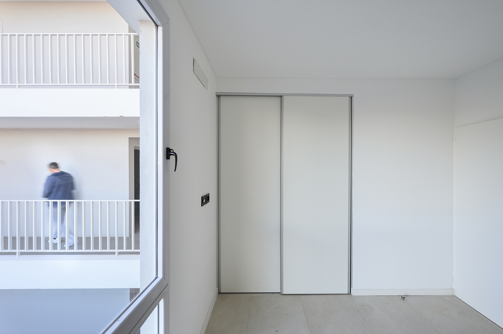 Ocantos 235 公寓楼 | 理性而现代的住宅设计