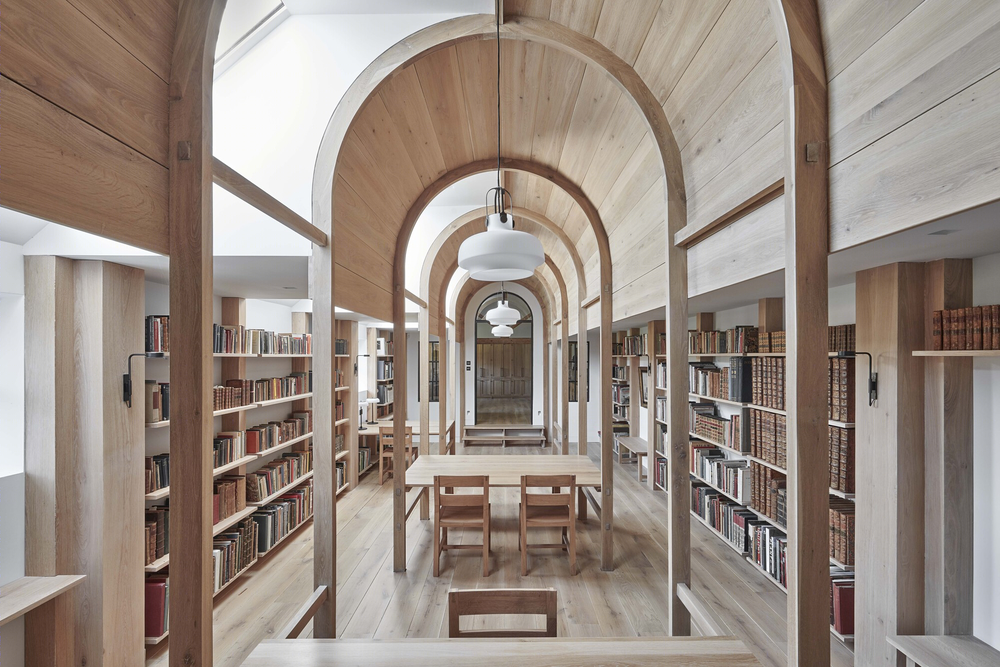 Crawshaw Architects 打造乡村图书馆，从牛棚到知识的华丽蜕变