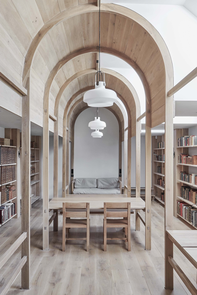 Crawshaw Architects 打造乡村图书馆，从牛棚到知识的华丽蜕变